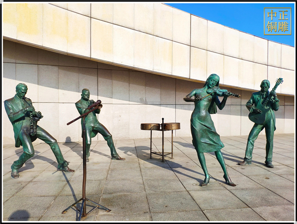 廣場(chǎng)人物銅雕塑.jpg 廣場(chǎng)人物銅雕塑.jpg