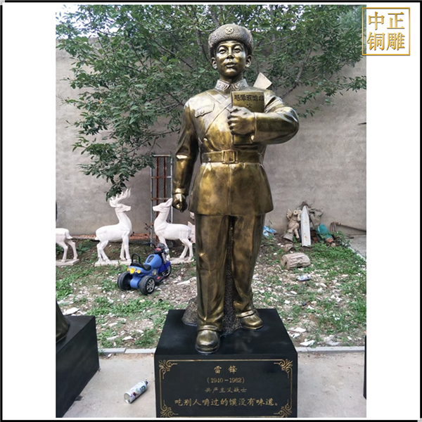 雷鋒戰士銅雕塑.jpg