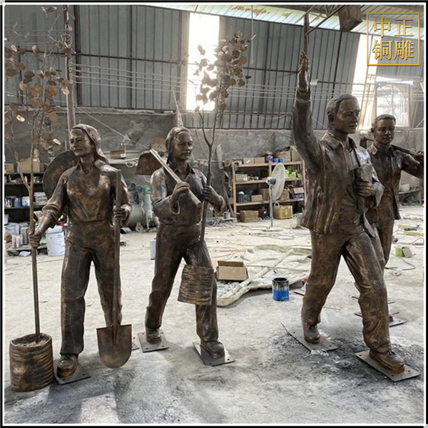 現(xiàn)代青年植樹人物銅雕塑.jpg